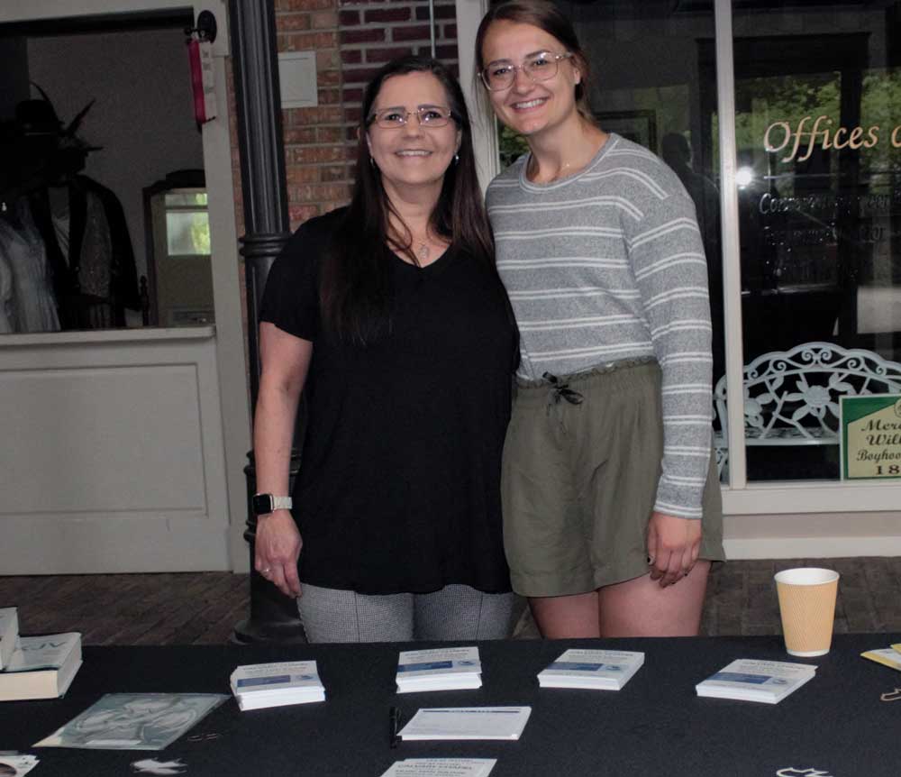 Jenny-and-Paige-at-calvary-chapel-mason-city